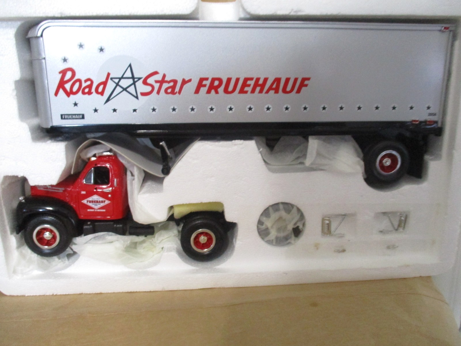 1995 First Gear #19-1612 Mack B61 Fruehauf Red Star 1/34 diecast w/ Box