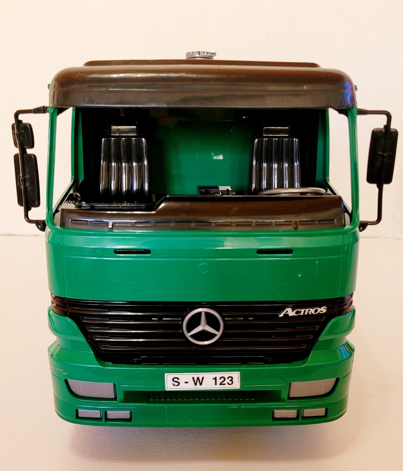BRUDER 4143 LOGGING TRUCK ACTOS MERCEDES BENZ LOGO-MADE IN GERMANY