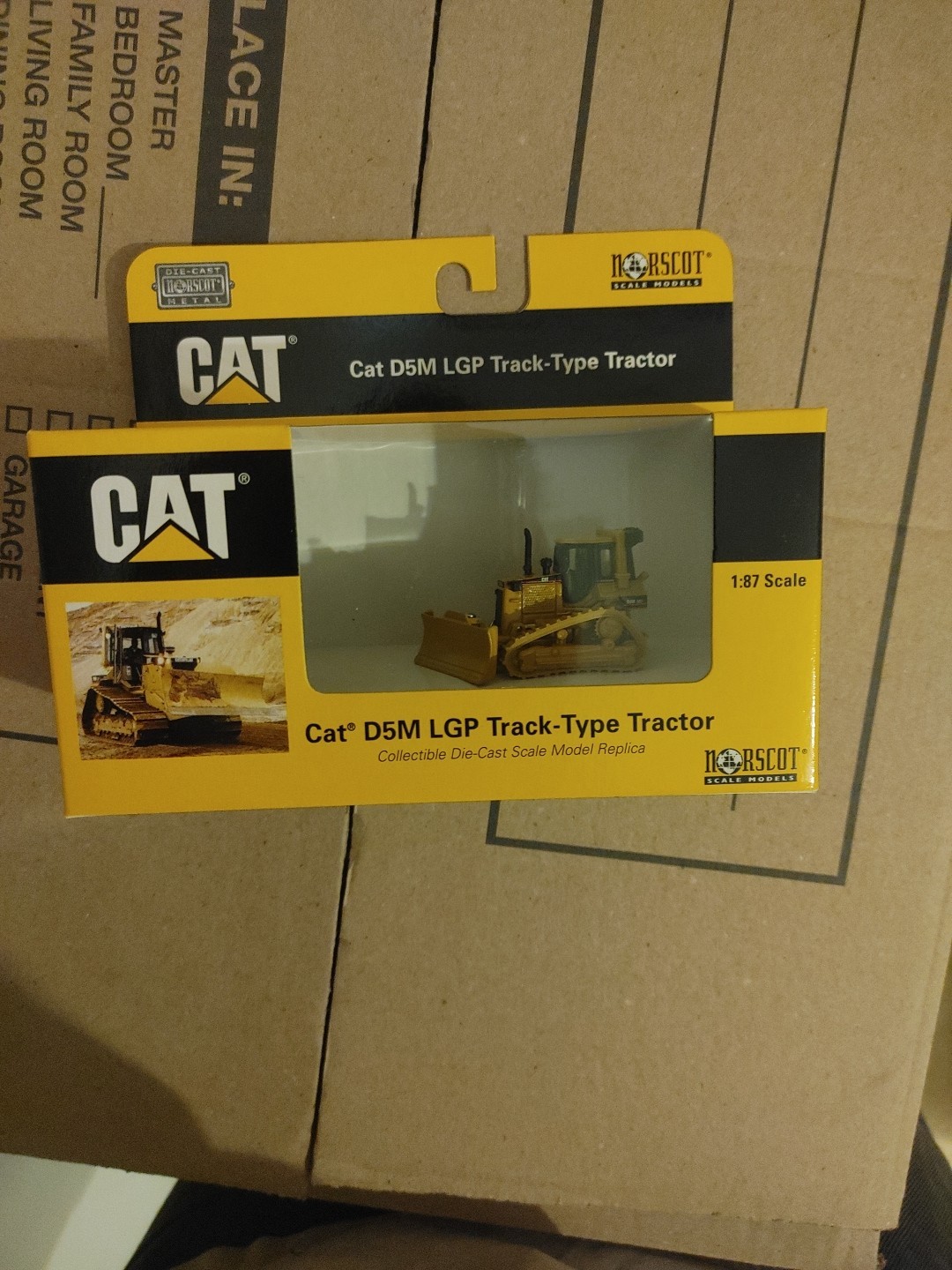 NORSCOT Caterpillar CAT 1:87 HO Scale D5M LGP Track Type Tractor Diecast 55108