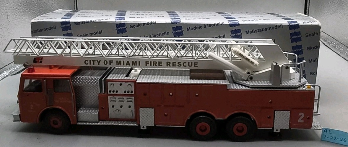 Conrad 5509 City Of Miami Fire Rescue 2 Aerial Ladder Truck 1:43 Collector Toy