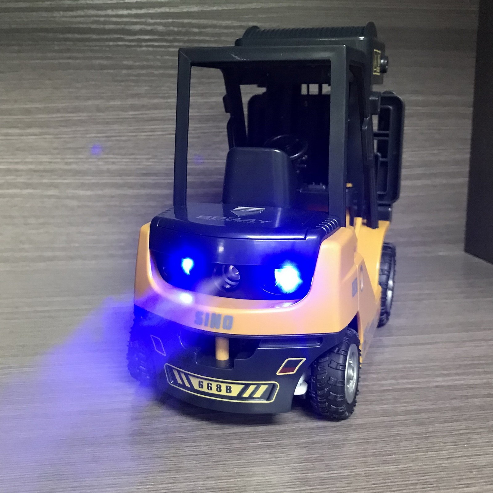 1:24 Remote Control Forklift Full Functional Sound And Light Alloy Forklift