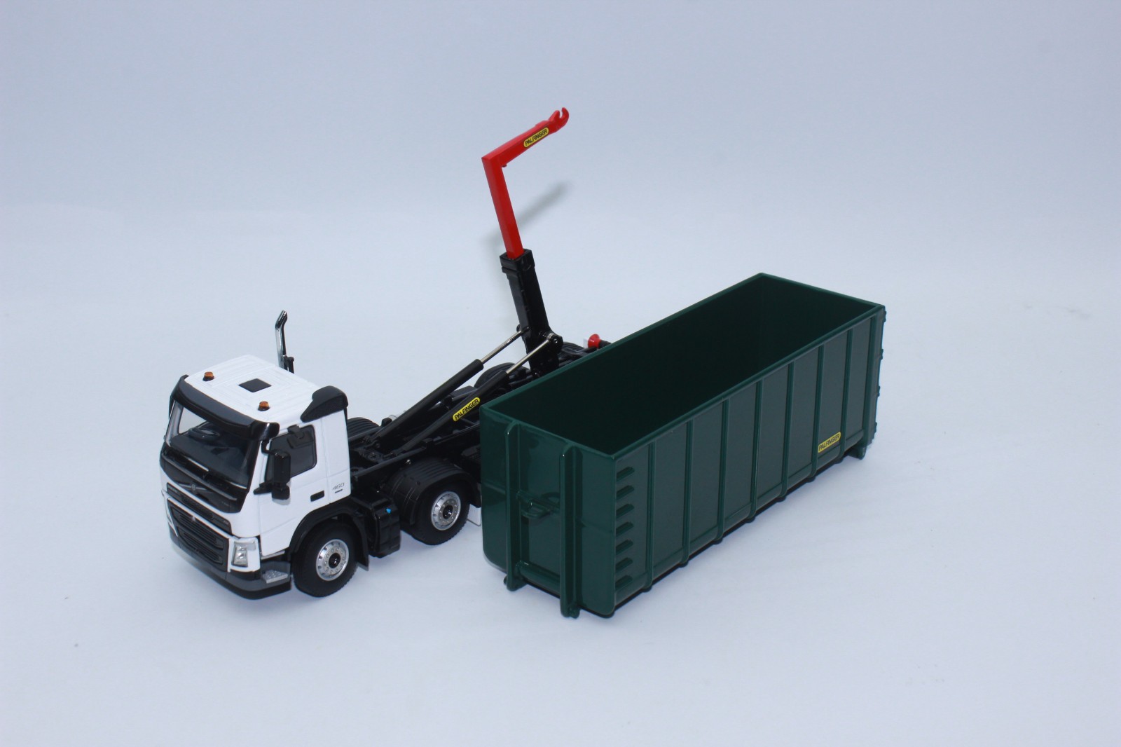 WSI 02-2428 Volvo FM4 8×4 Day Cab Lkw Abroller With Container 1:50 New Palfinger