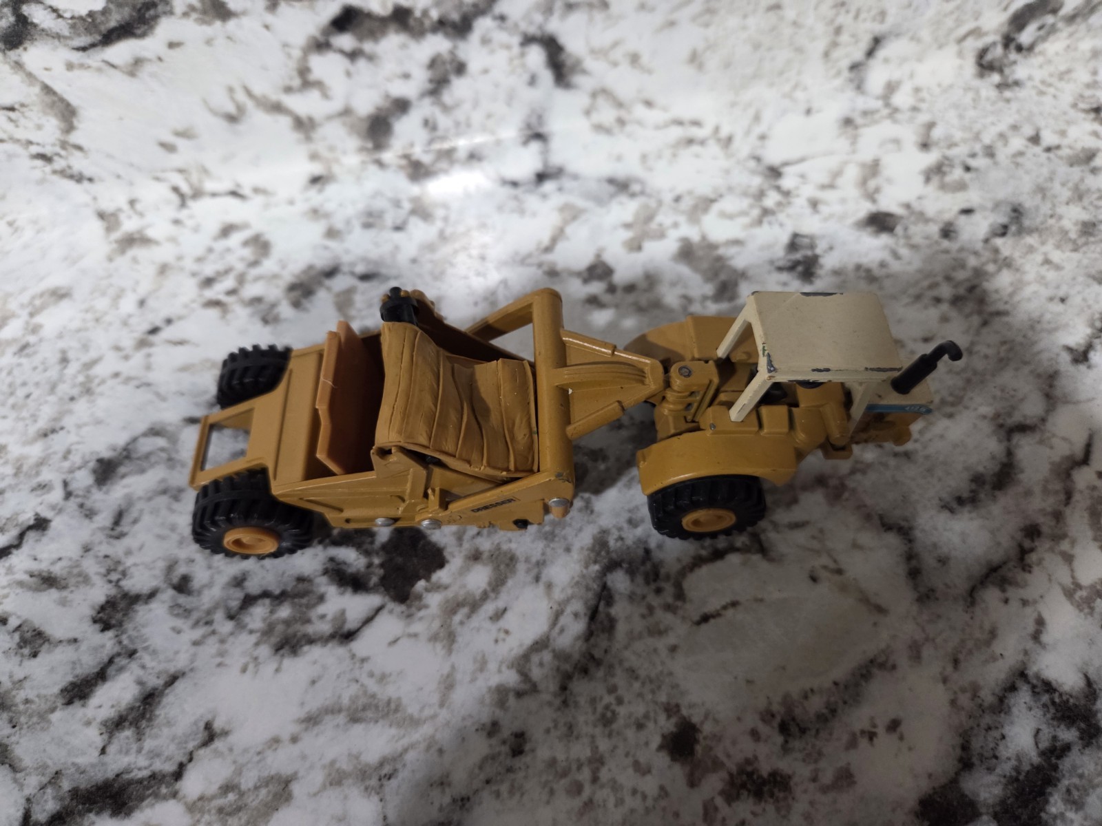 ERTL 1:64 Mighty Movers 4128 Dresser Scraper #1855