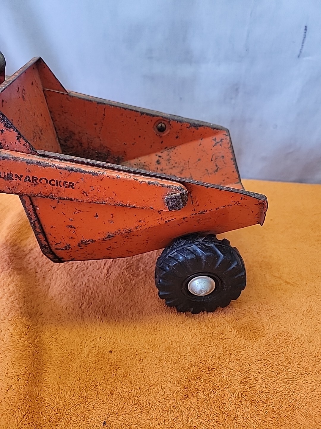 W•Vintage Orange Nylint Pressed Steel Bottom Dump Earth Mover Trailer