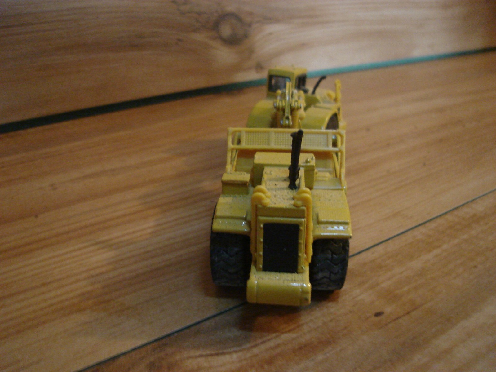 Norscot HO Scale Cat 627G Auger Scraper With Auger/ Cat D5M LGP Track
