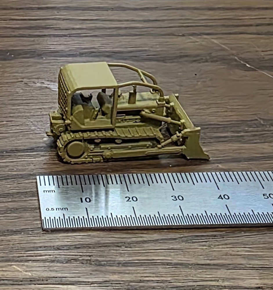 One 1/160 N scale International Harvester TD-15 bulldozer, yellow! EXCLUSIVE!