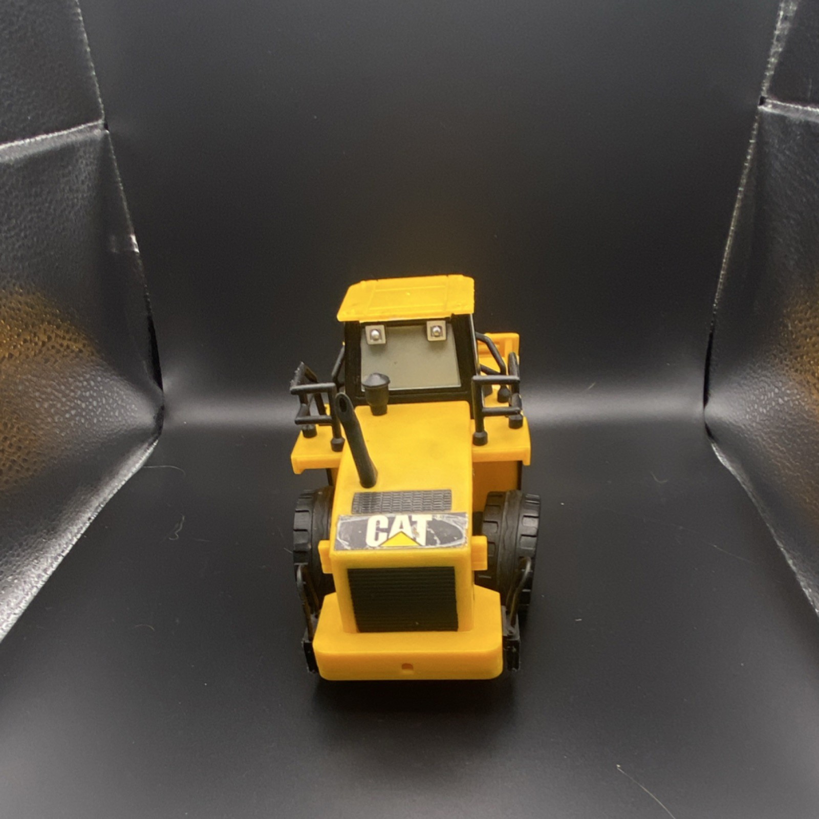 CAT Caterpillar Wheel Loader Construction Truck Toy Yellow Front End Loader