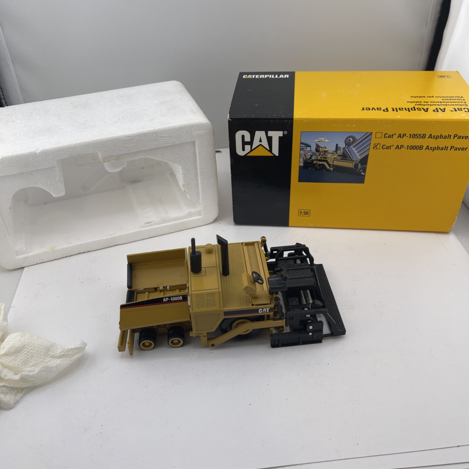 Caterpillar Cat AP-1000B Asphalt Paver – NZG 1:50 Scale Diecast Model #479.1 New