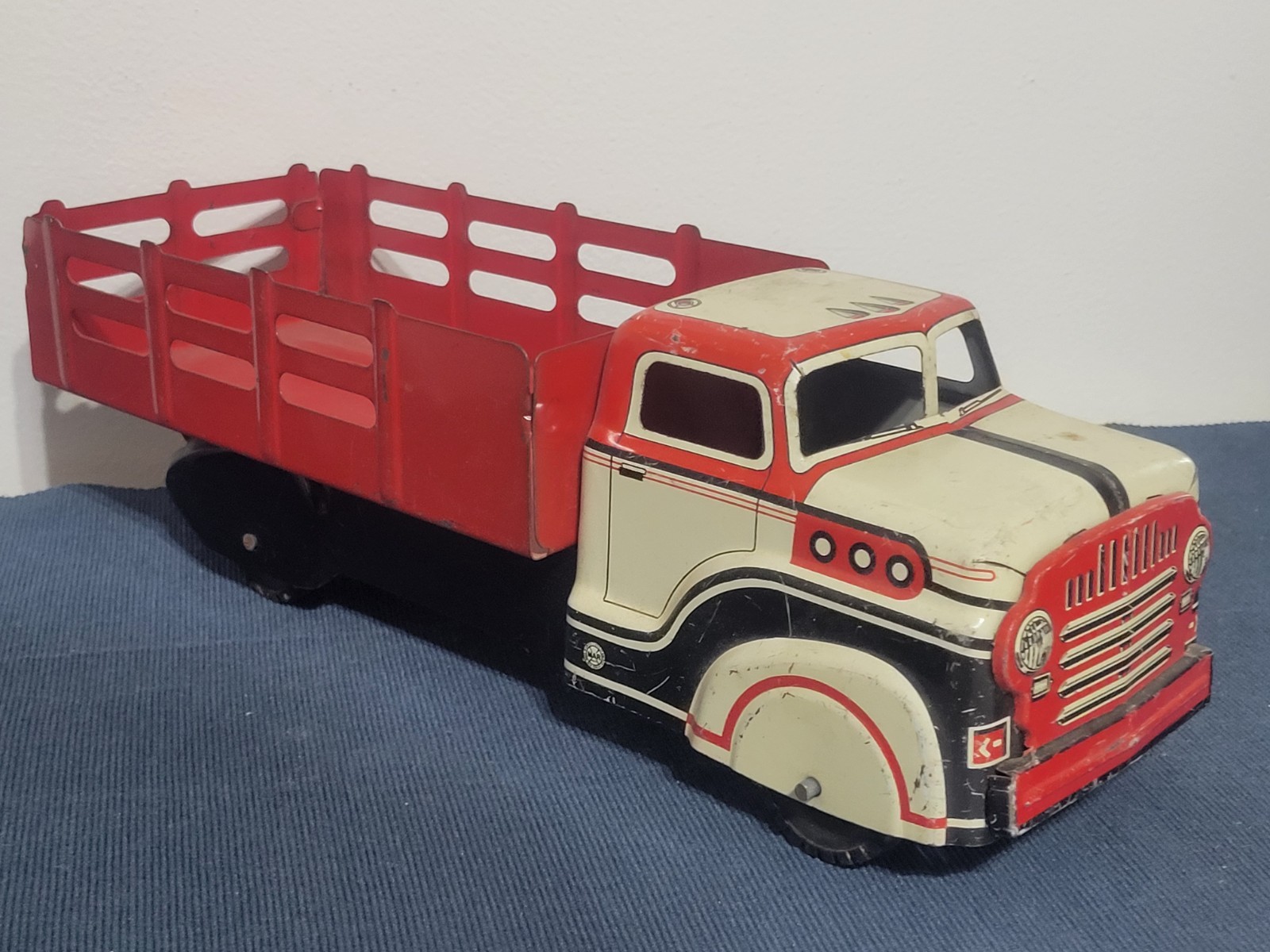 ​Vintage 1950s Marx Lumar Tin Litho Stake Bed Truck – COE Design – All Original