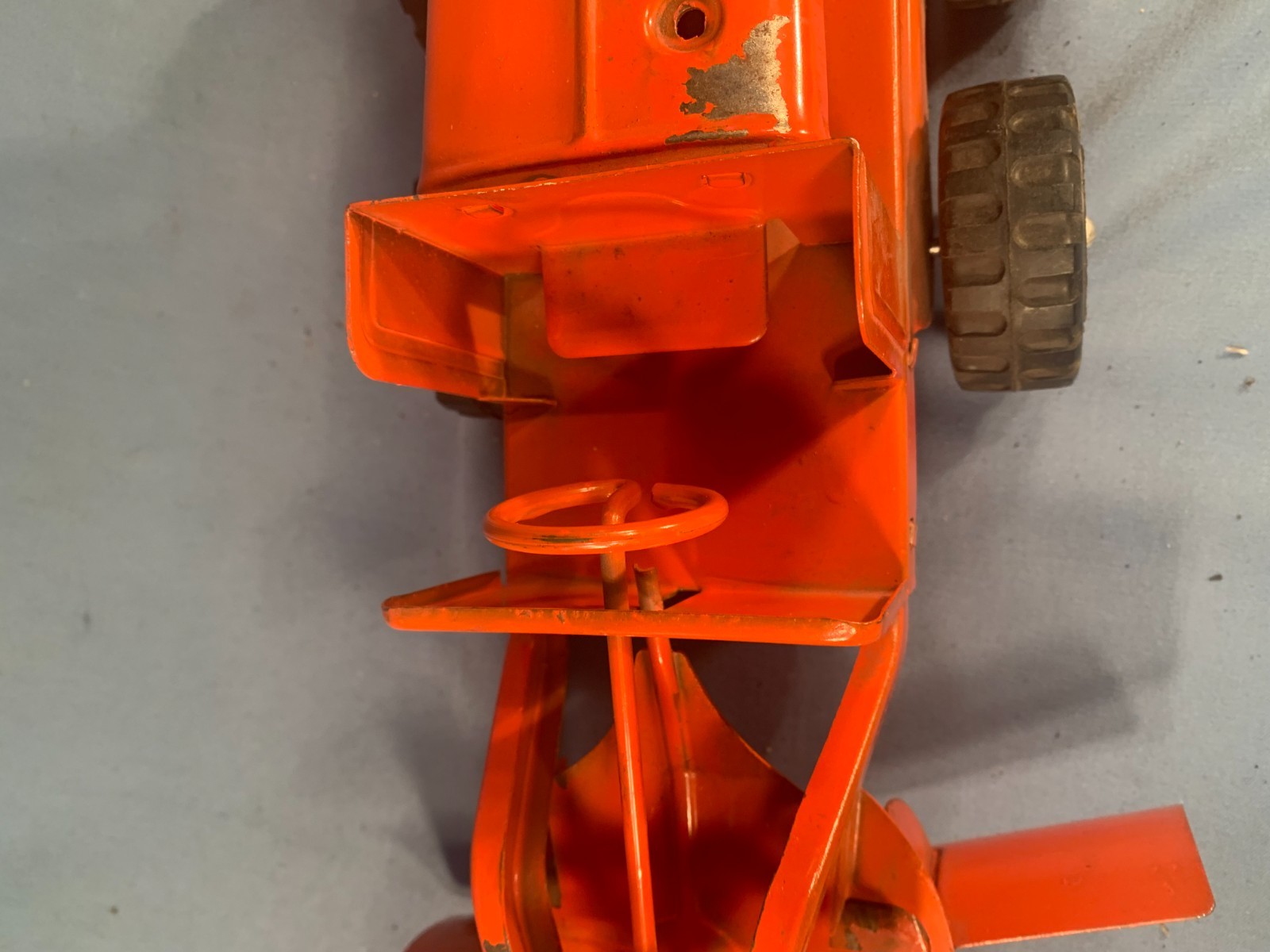 VERY NICE 1950s PRESSED STEEL WYANDOTTE TOYS 19 INCH ORANGE ROAD GRADER