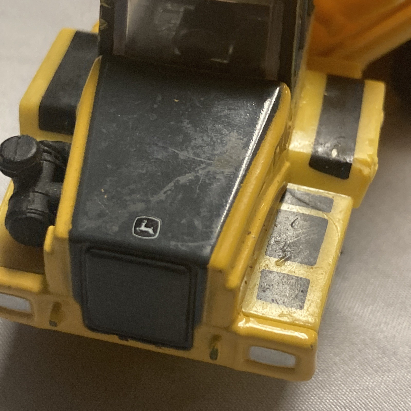 Ertl John Deere articulated dump truck 5.5 in long Plastic Die Cast