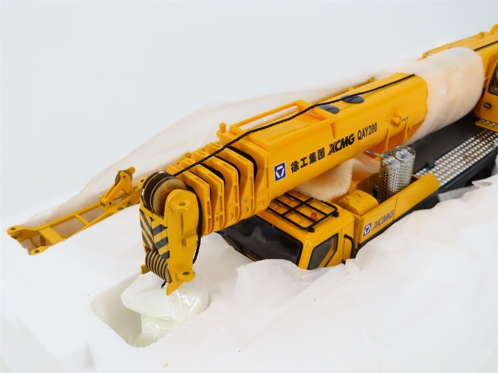XCMG QAY200 Mobile Crane – China 1:50 Scale Diecast Model New