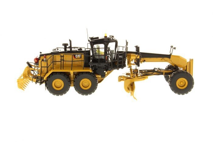 CAT 18M3 Motor Grader 1:50 Scale Model – Diecast Masters 85521