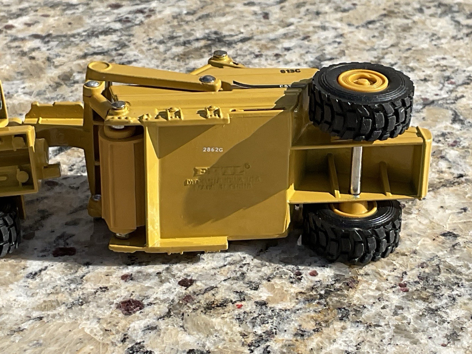 ERTL Caterpillar 613C Diecast Earth Mover Elevating Scraper Broken Belt Incl.