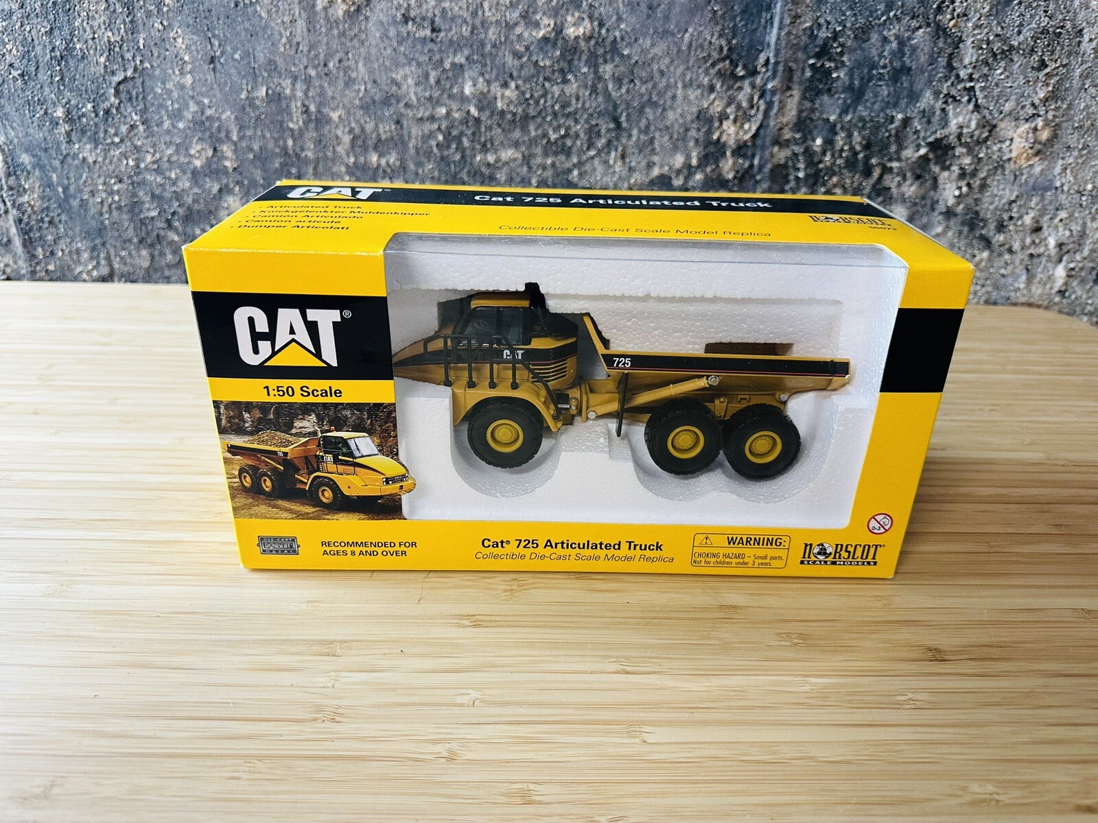 1/50 CAT 725D Articulated Dump Truck Vintage 2001 NORSCOT Model Replica