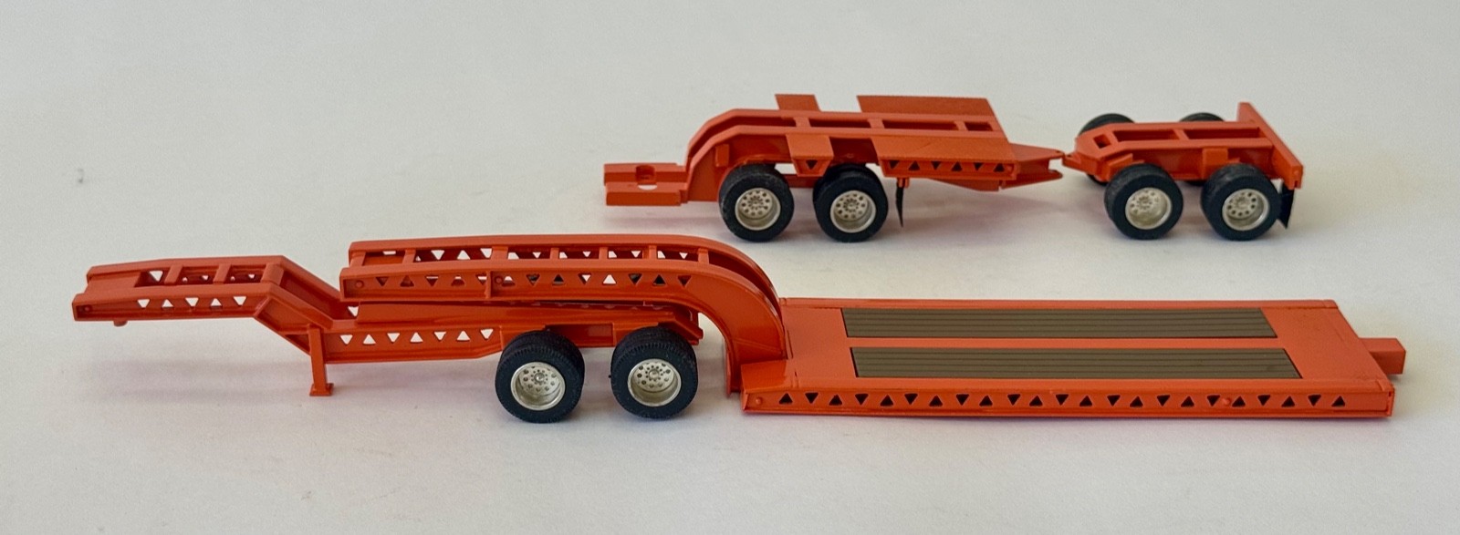 A Smith Trail King 2x2x2 Wide Bed Low Loader Trailer 1:48 Diecast M.I.B.