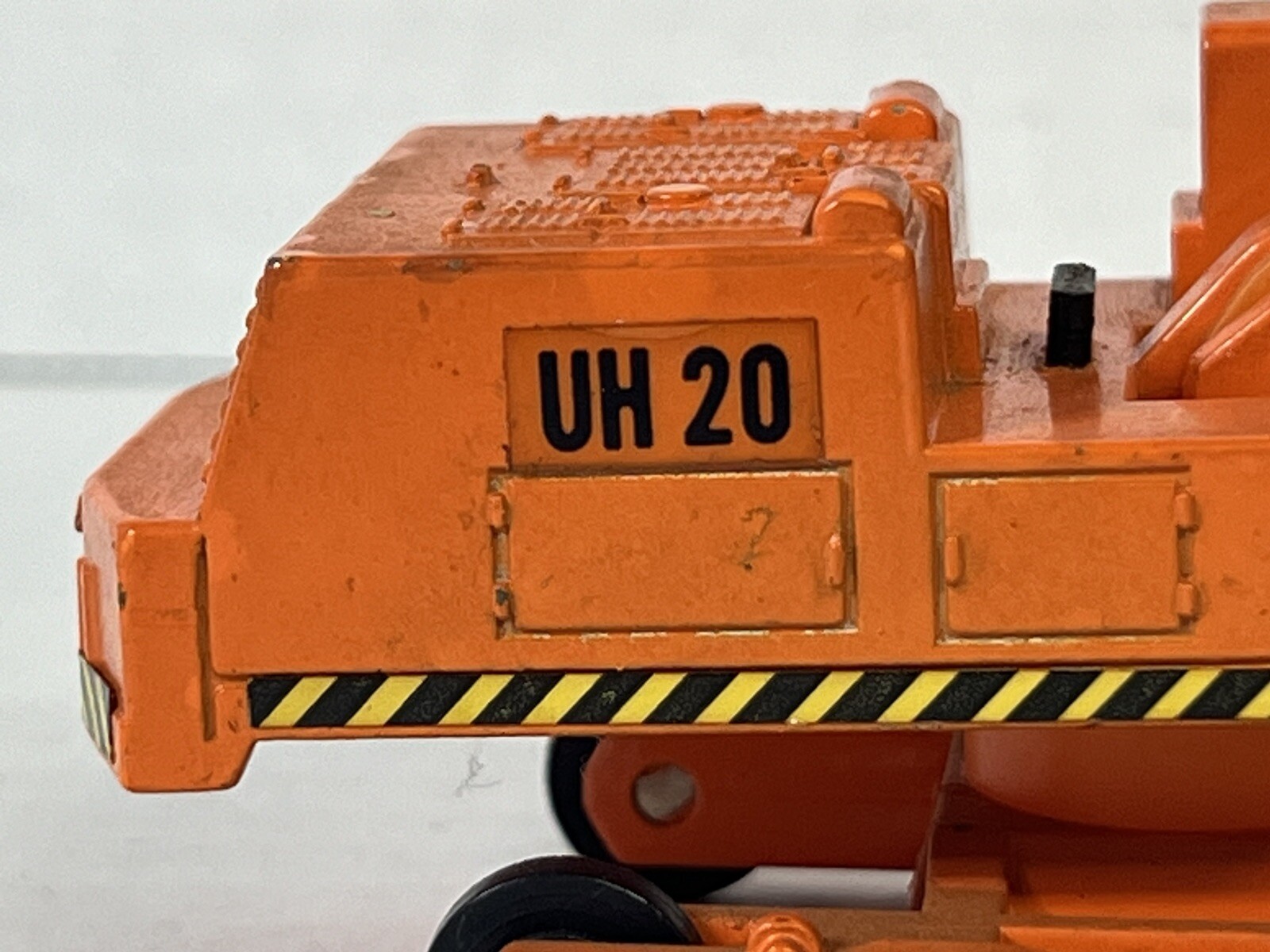 Shinsei Mini Power Hitachi UH20 Loader Shovel No. 29 Orange Diecast Tractor 1:64