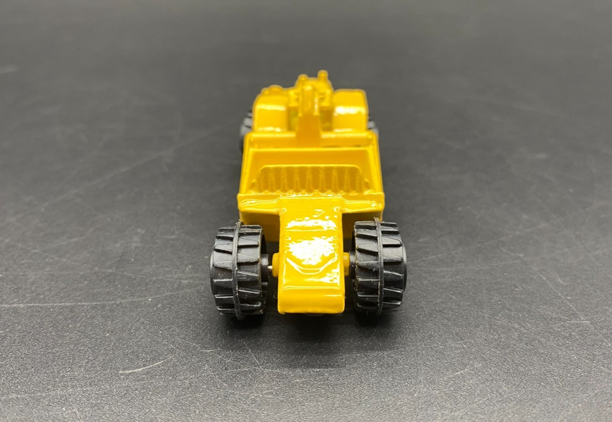 Zee Toys P377 Scraper Truck 1:64 Scale Diecast Construction Vehicle