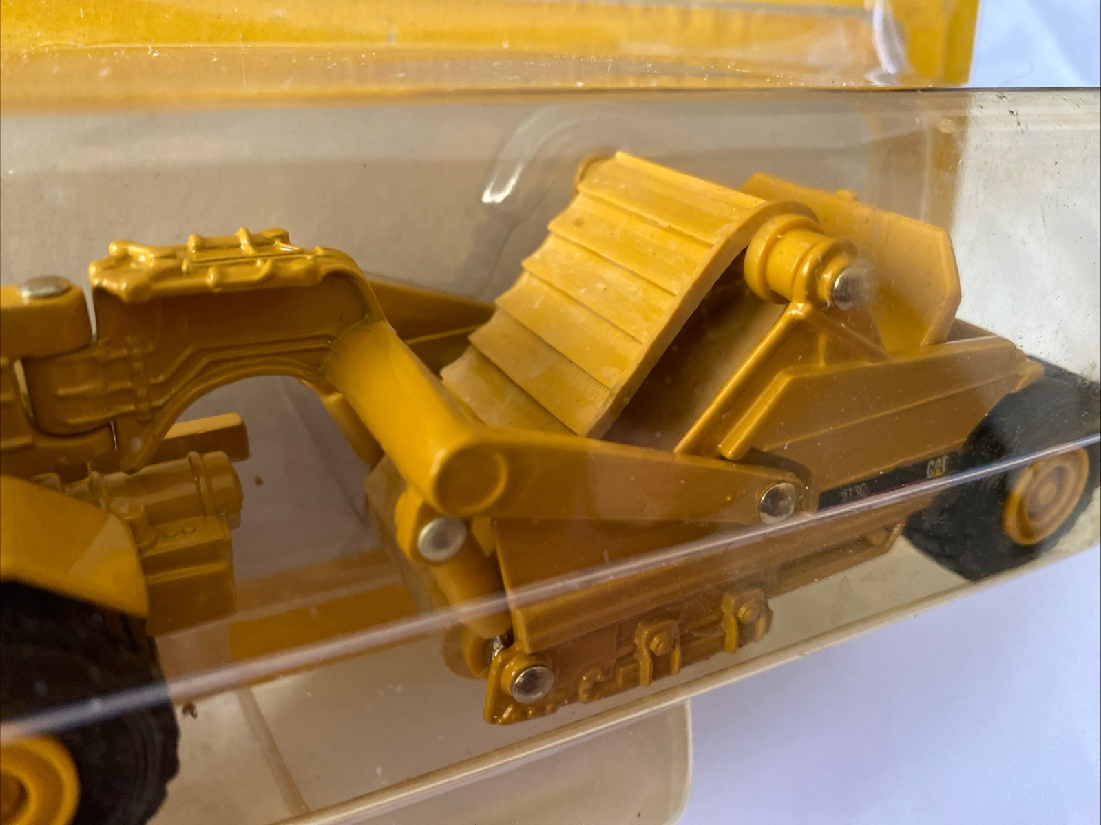 CAT 613C Scraper Construction Vehicle, 1:64, Die-Cast Norscot 1998 Not Used M1