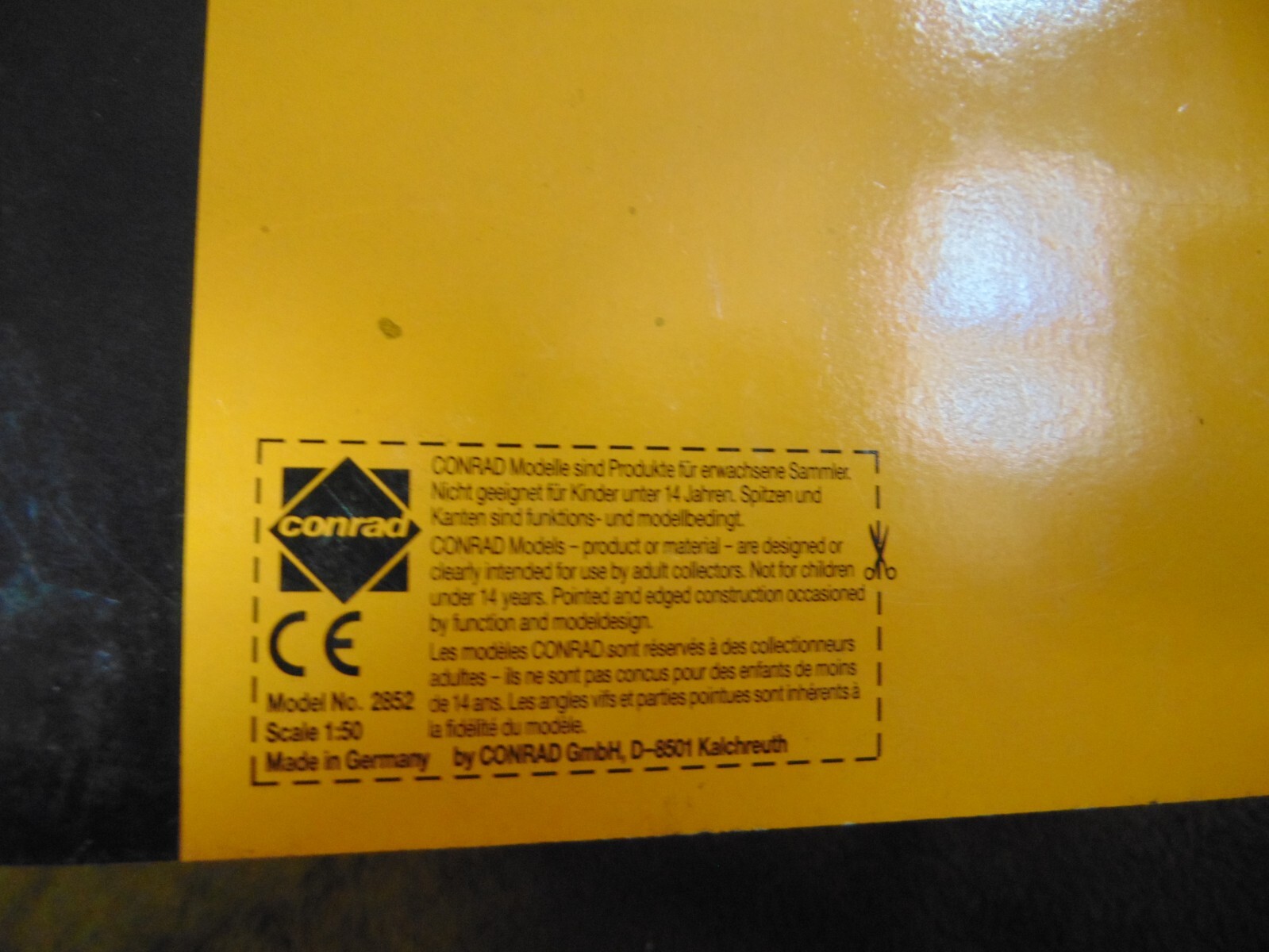 Conrad 2852 Cat Caterpillar BullDozer Dozer Track Type Tractor Die Cast Model