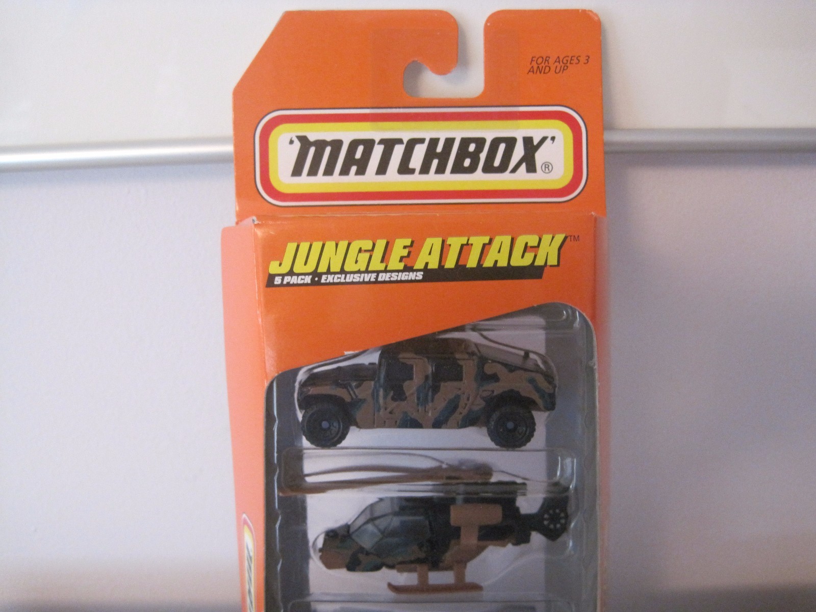 NOS Sealed 1997 Matchbox Jungle Attack 5 Pack Gift Set #31369-Collectible