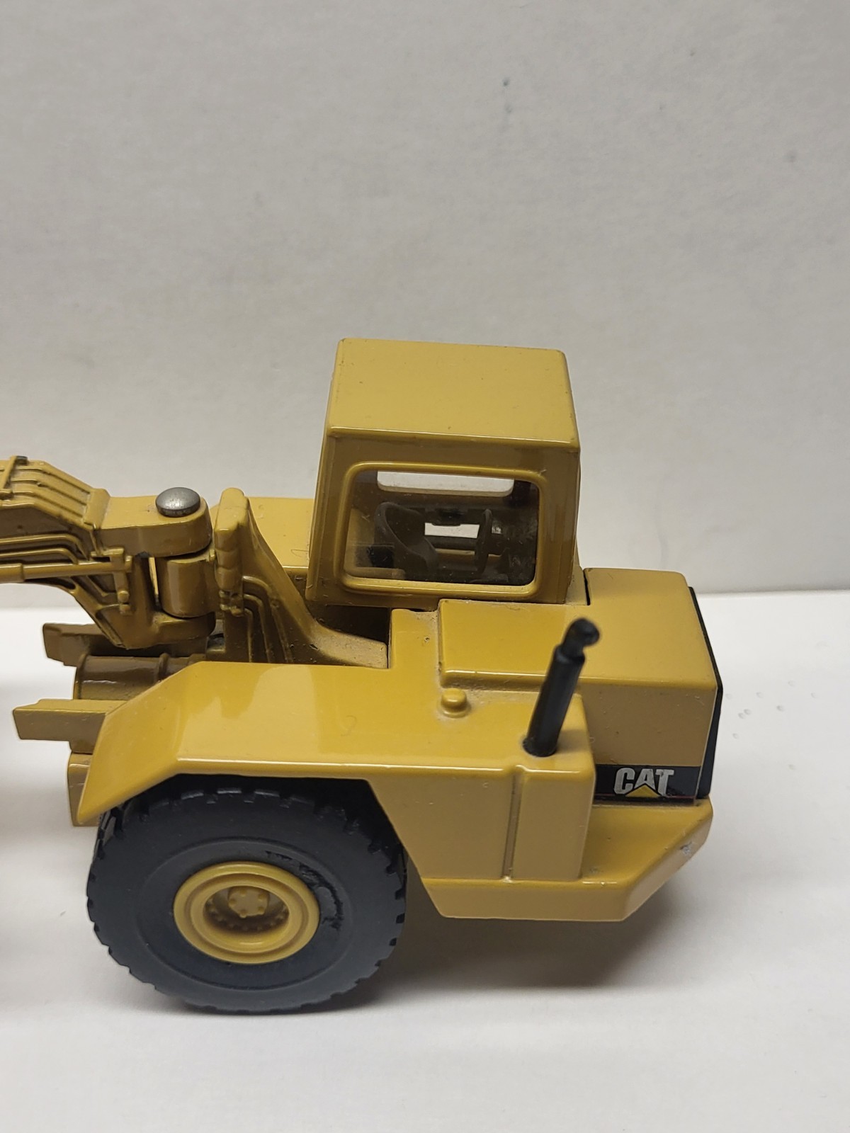 CAT 611 Wheel Tractor Scraper Truck Diecast Construction Toy Norscot Collectible