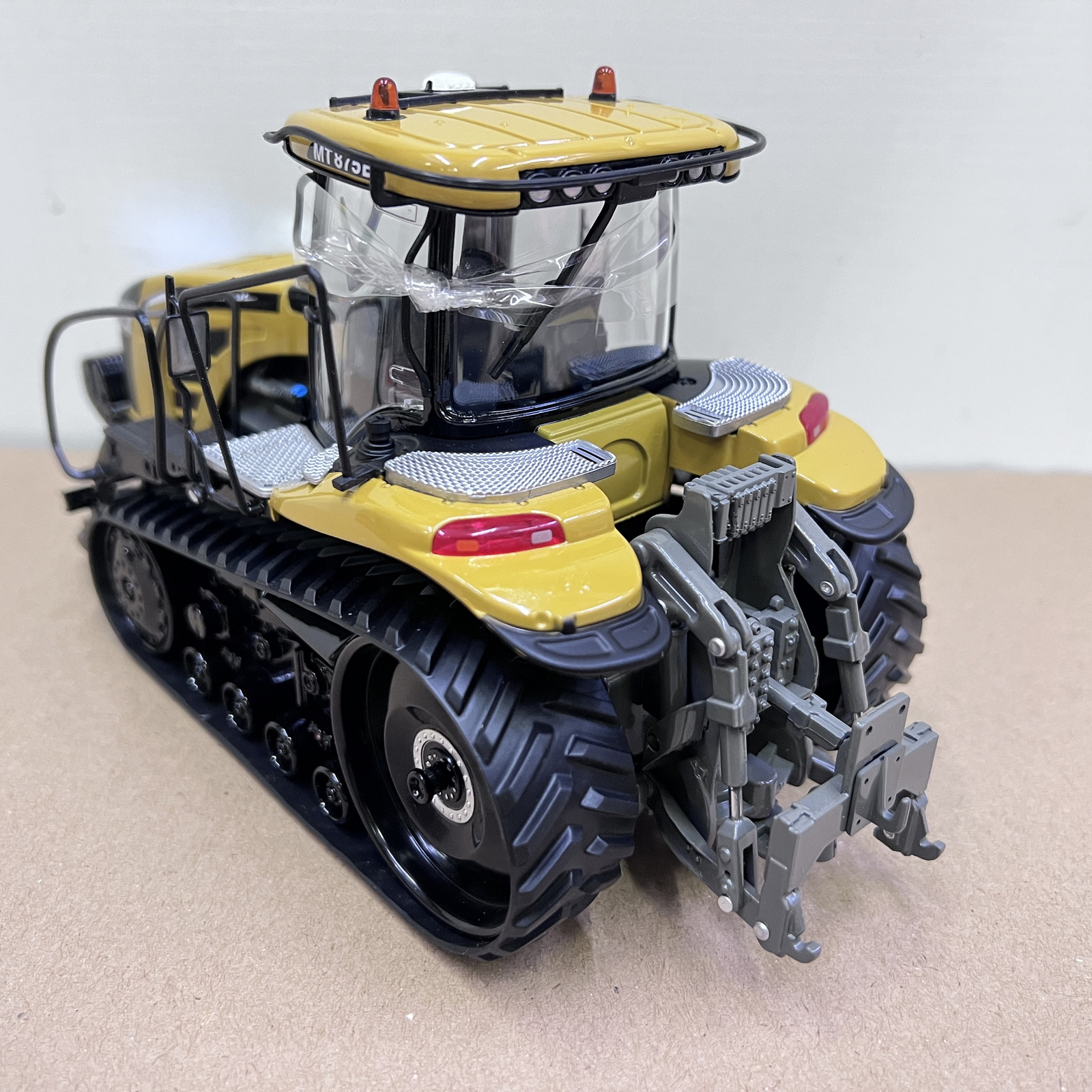 1:32 USK CHALLENGER MT875E Tractor Farm Vehicle Machinery Diecast Model