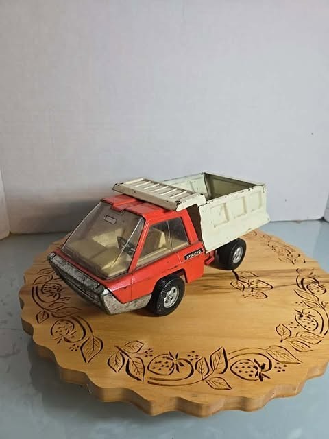 1970’s Vintage Structo pressed steel dump truck