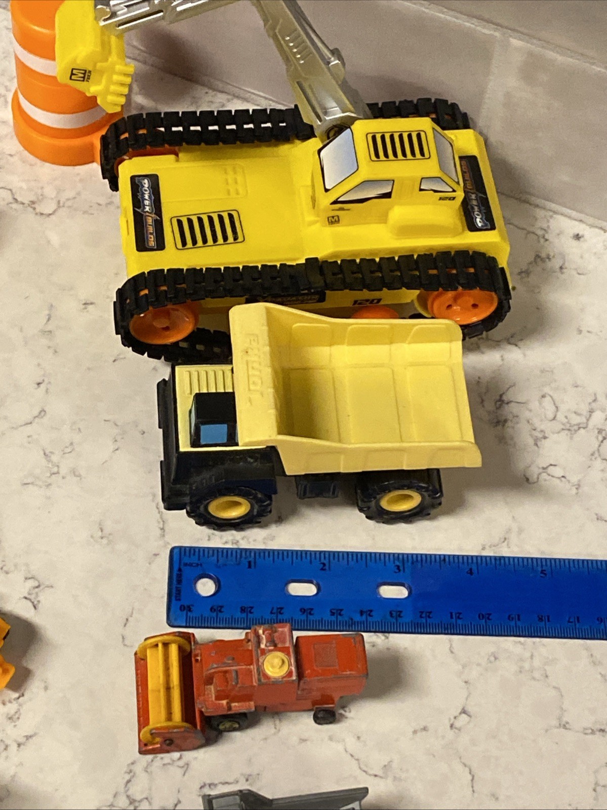 Huge Lot of 20 pcs. Construction Trucks Mini Toys Plastic Vehicles Figures CAT