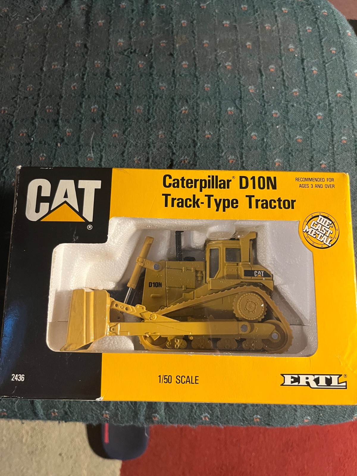 1992 ERTL CAT CATERPILLAR D10N 1/50 SCALE DIECAST TRACK TYPE TRACTOR OPEN BOX