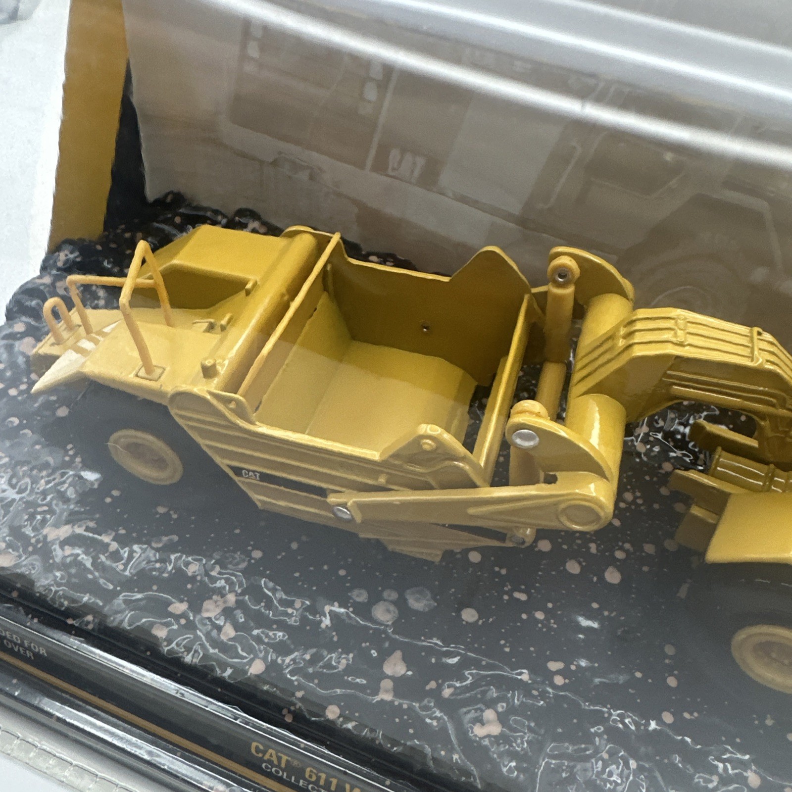 Norscot 1:64 Cat 611 Wheel Tractor Scraper #55303 NEW