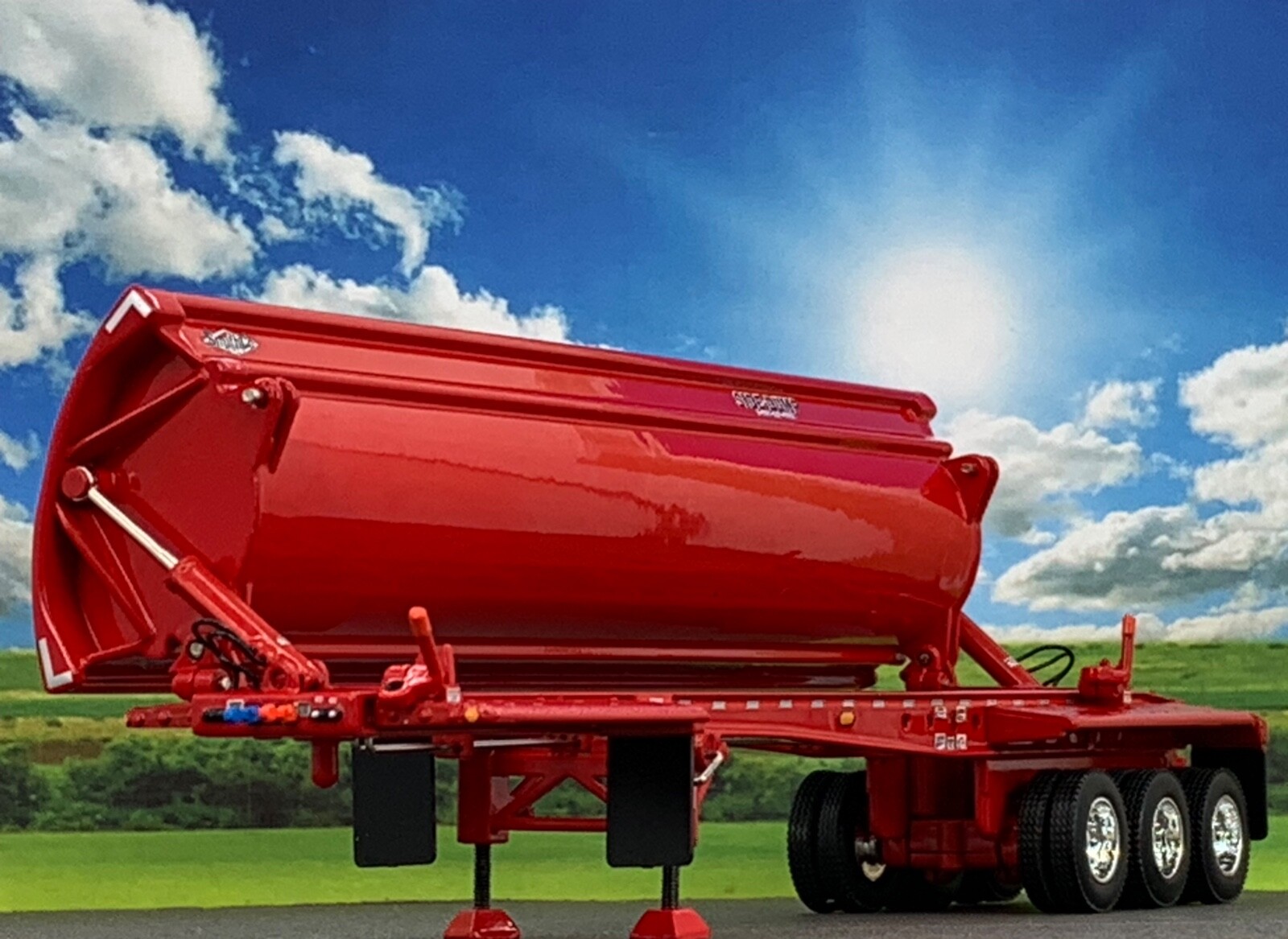 1/64 DCP RED SMITHCO TRI-AXLE SIDE DUMP TRAILER