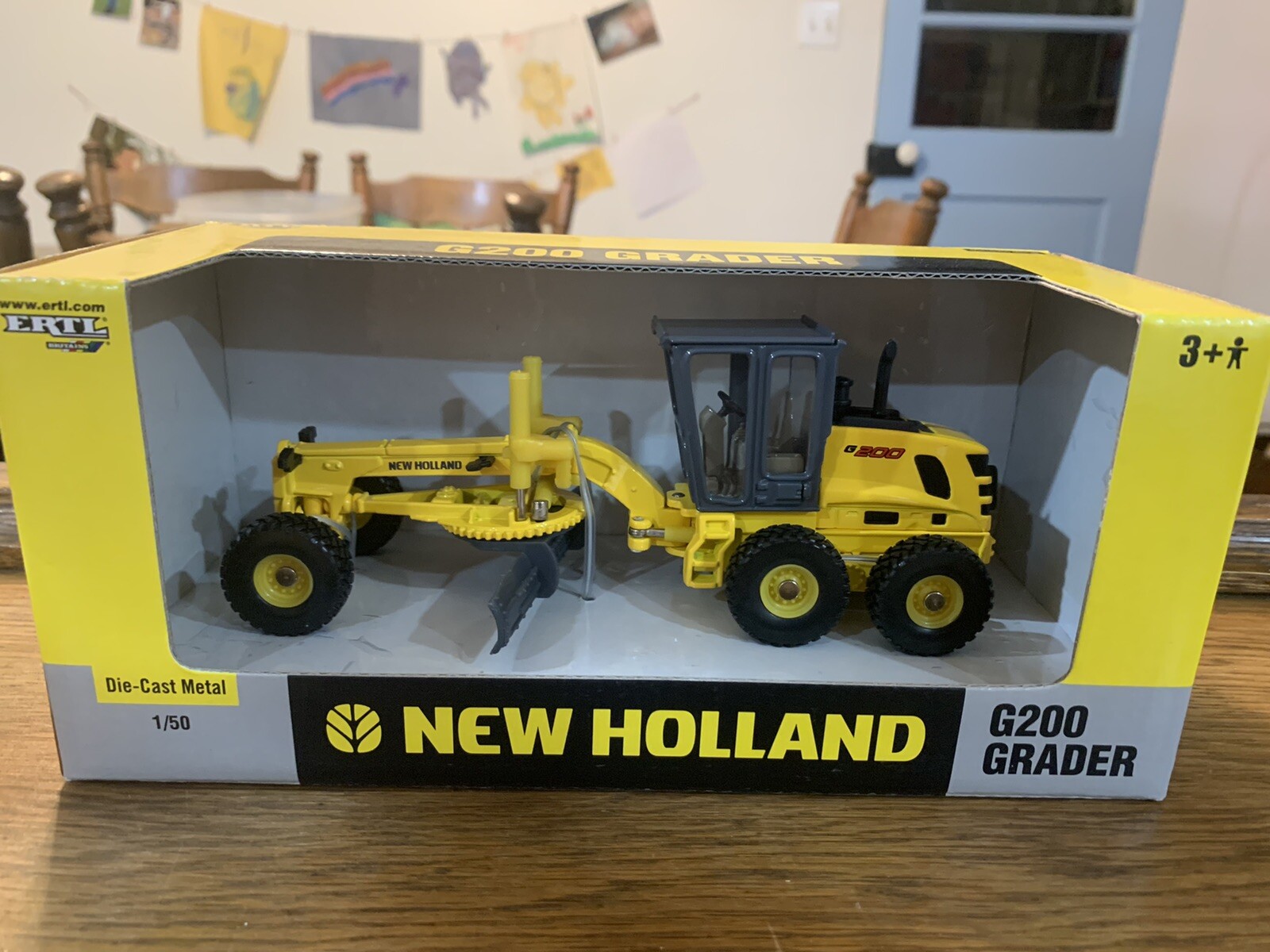 Ertl New Holland G200 Grader – 1:50 scale – new in box
