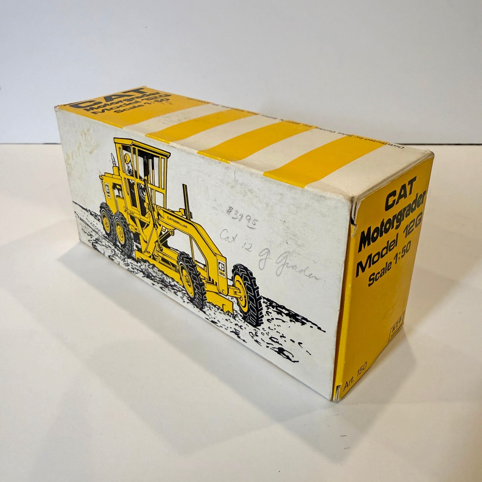 CAT Motorgrader Model 12G Scale 1:50 Die-cast Model NZG Models