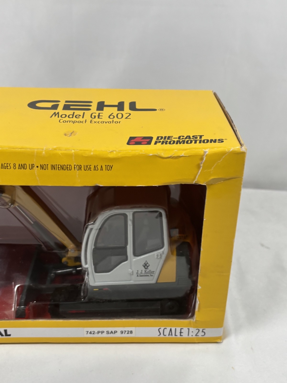 Die-Cast Promotions 1:25 Scale Model of a Gehl GE 602 Compact Excavator in Box