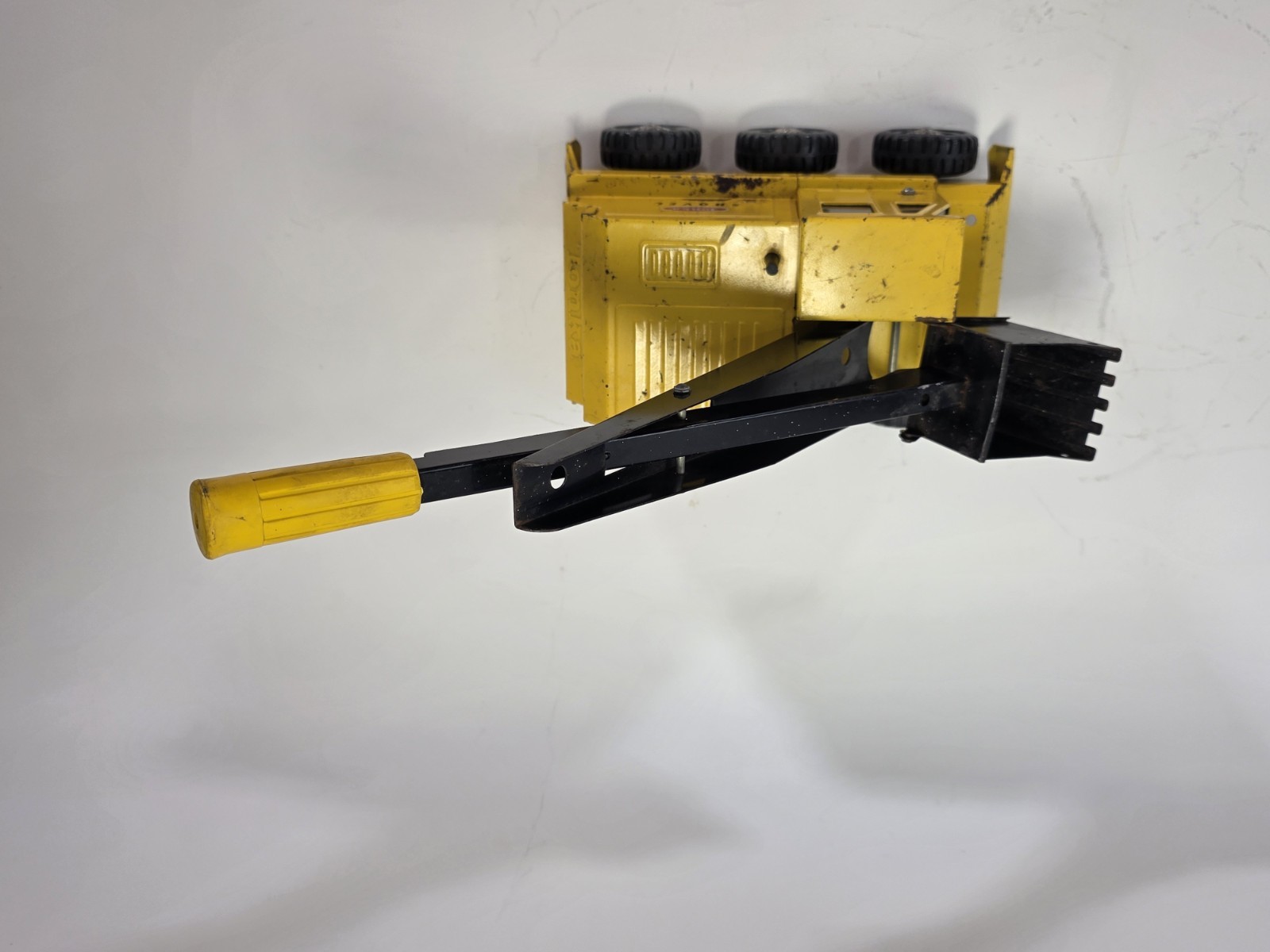 classic Vintage 1970 Tonka yellow shovel 6 wheel #2720 – very good condition