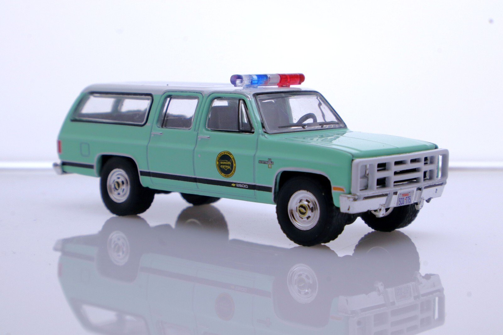 1990 Chevy Suburban K20 Square Body 1/64 Scale Diecast Model CBP Border Patrol
