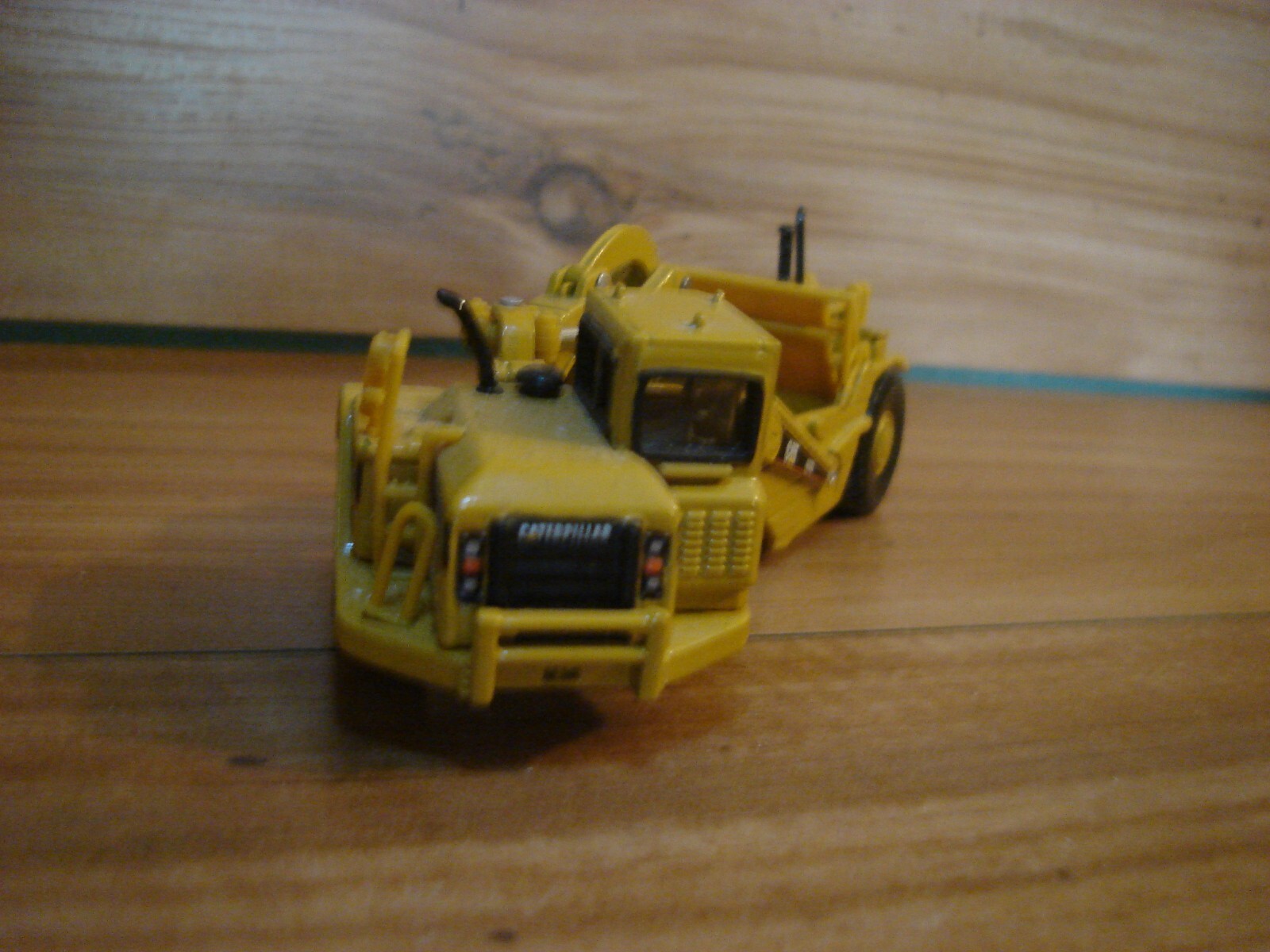 Norscot HO Scale Cat 627G Auger Scraper With Auger/ Cat D5M LGP Track