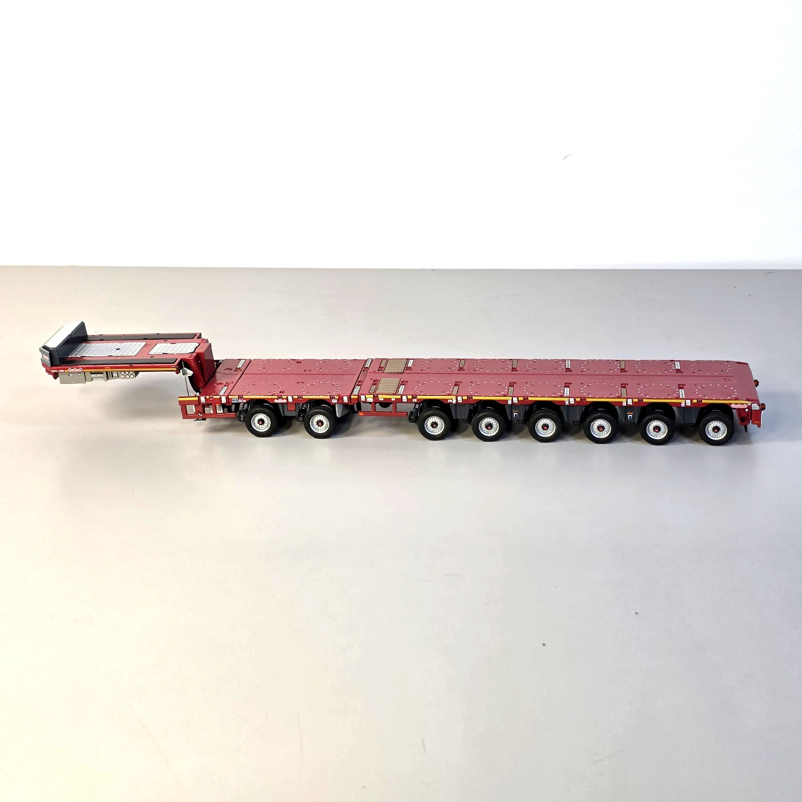 IMC 1:50 RedLine Mercedes-Benz Arocs Big Space 8×4 & Nooteboom MCO-PX 2+6 Axle