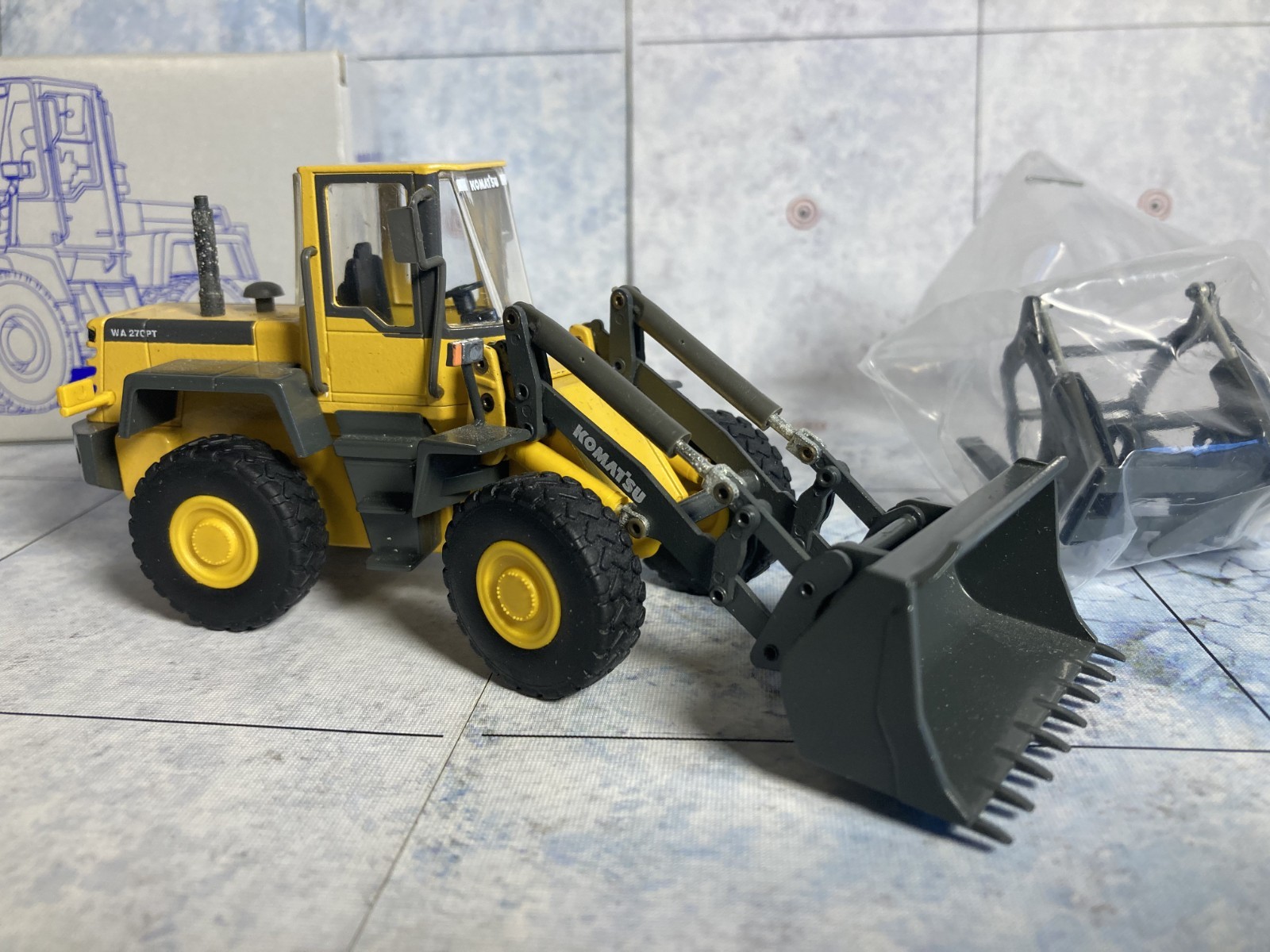 Conrad Komatsu WA270PT-3 Wheel Loader with Grapple (#2434) – 1:50 Scale – MIB
