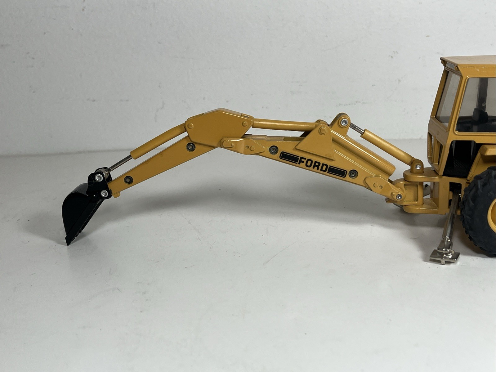 Ertl Ford 555A Backhoe Loader 1/32 Scale Diecast