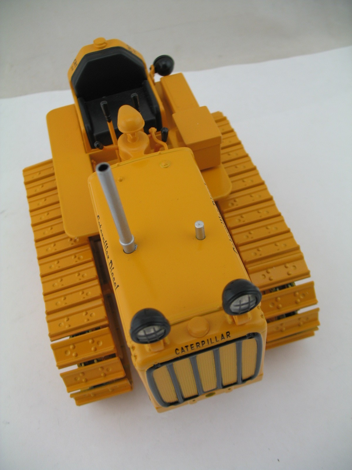Spec Cast 1:16 Model 20631: CAT D2 Track Type Tractor, MIB