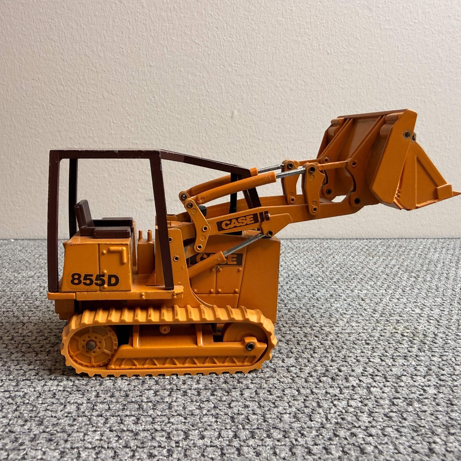 Case 855D Track Loader – CAB – 1/35 – NZG – Conrad NZG West Germany
