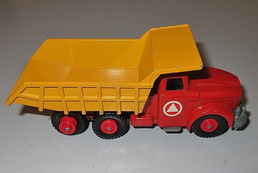 LESNEY MATCHBOX KING SIZE #K-19 SCAMMEL CONTRACTOR,DUMP TRUCK