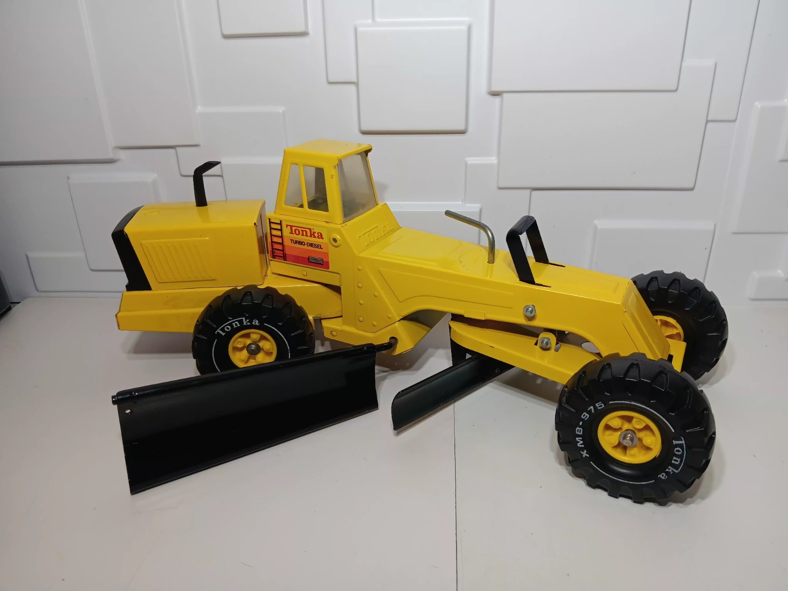 Vintage Tonka truck Turbo Diesel Steel Road Grader XMB 975 Toy 54726