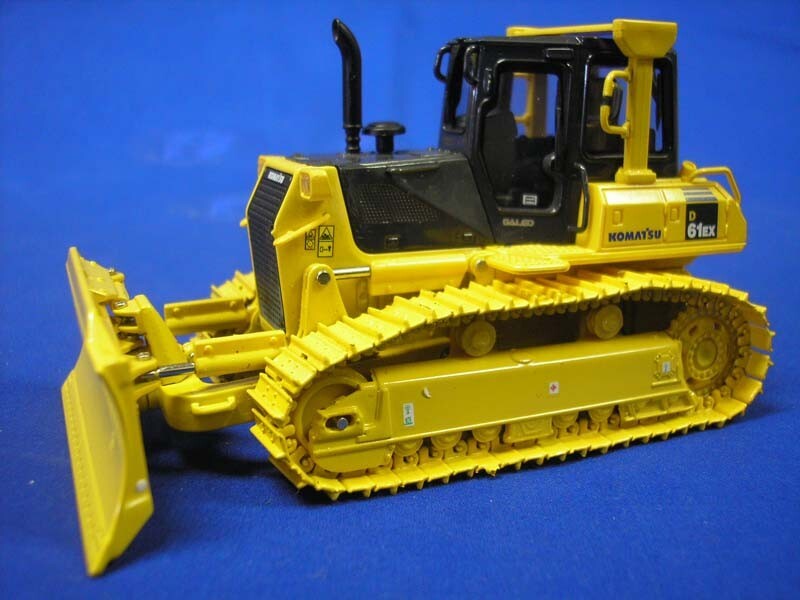 Universal Hobbies 8000 Komatsu D61 EX Bulldozer w/Metal Tracks 1/50 Die-cast MIB