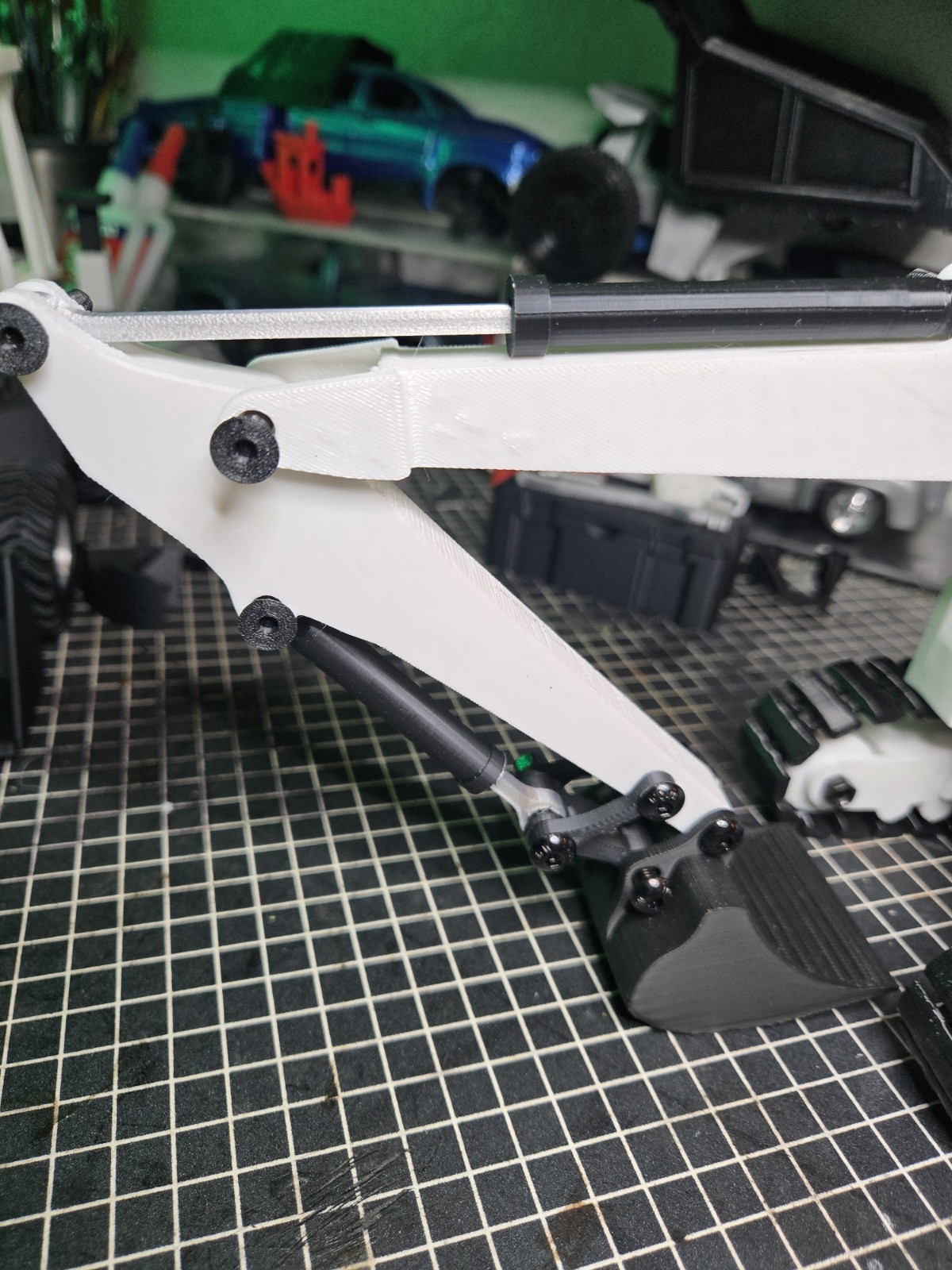 Excavator Model Kit 1-24 Scale With Rubber Tracks