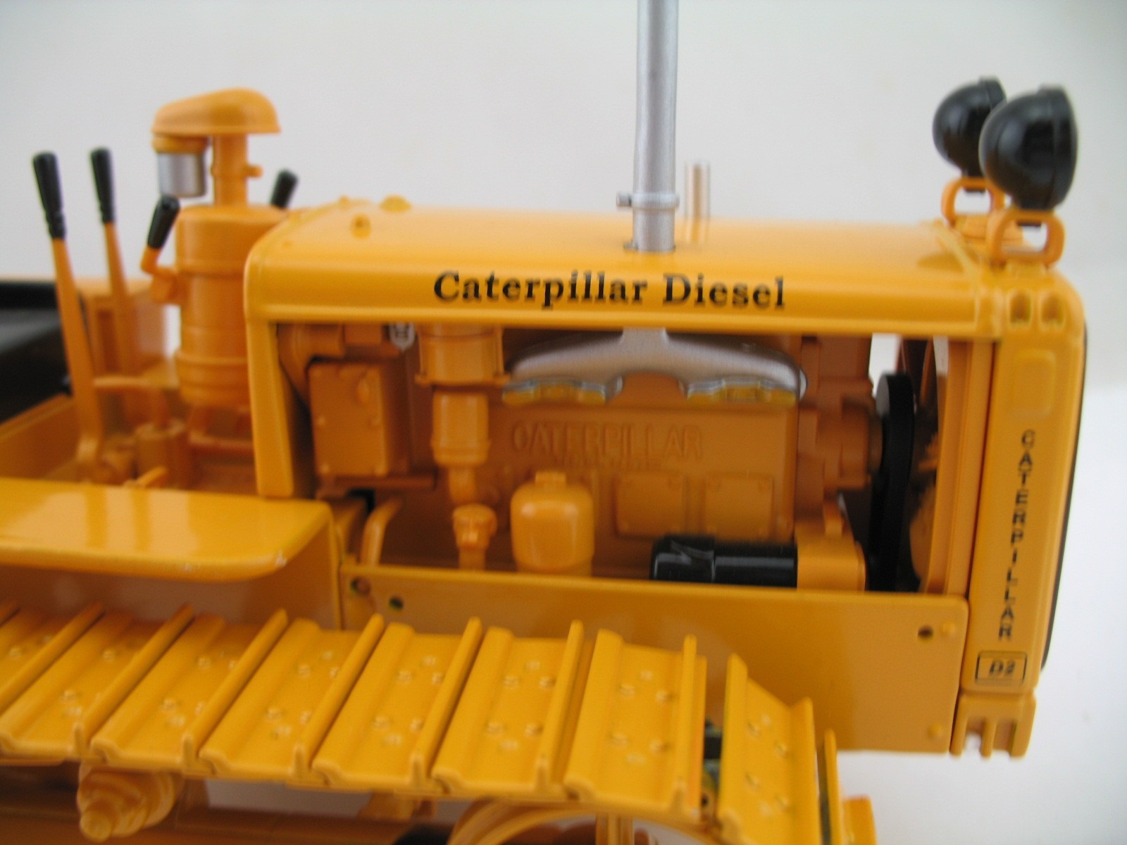 Spec Cast 1:16 Model 20631: CAT D2 Track Type Tractor, MIB