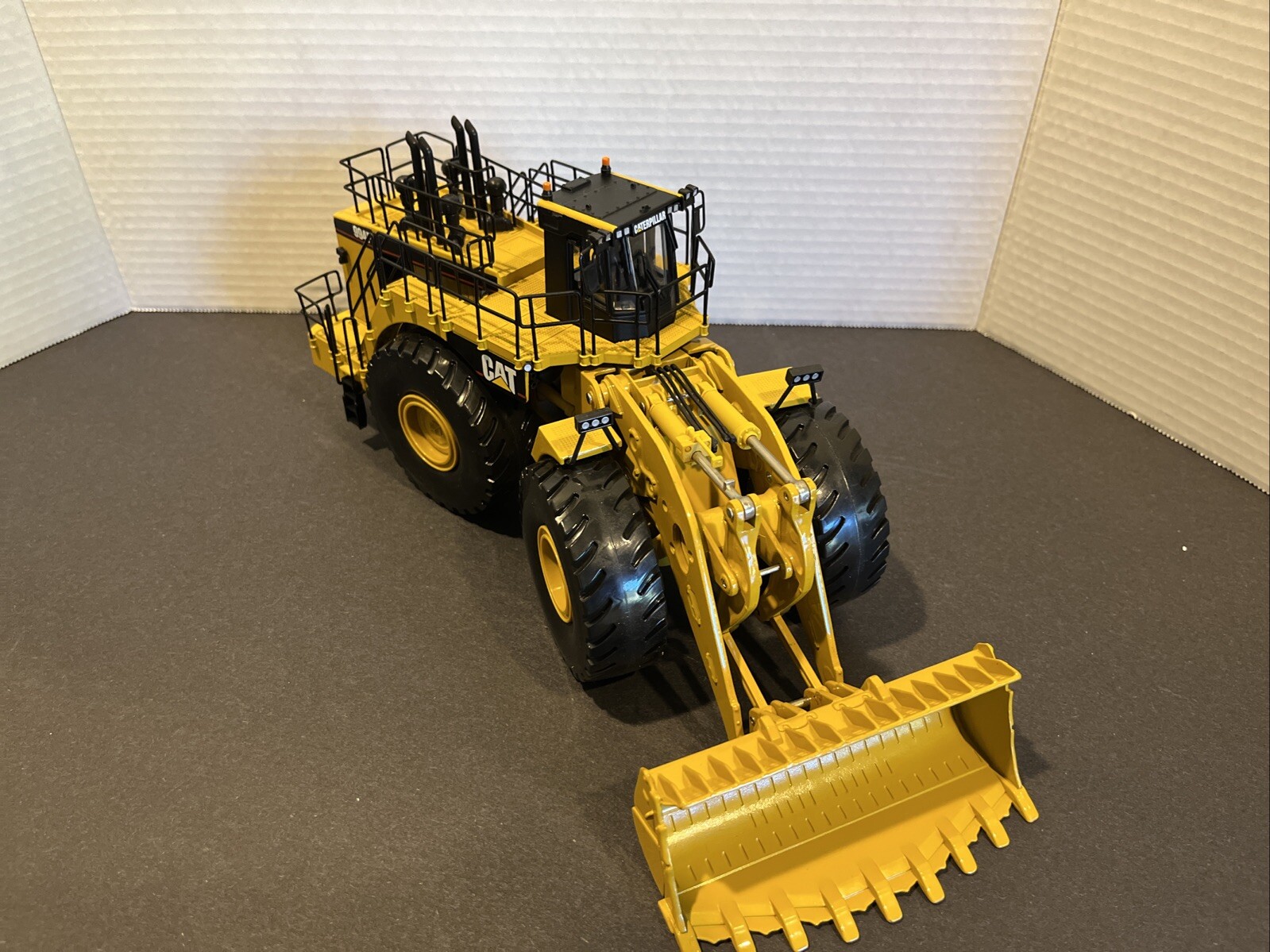 Norscot CAT 1:50 Scale 994F Wheel Loader 55161