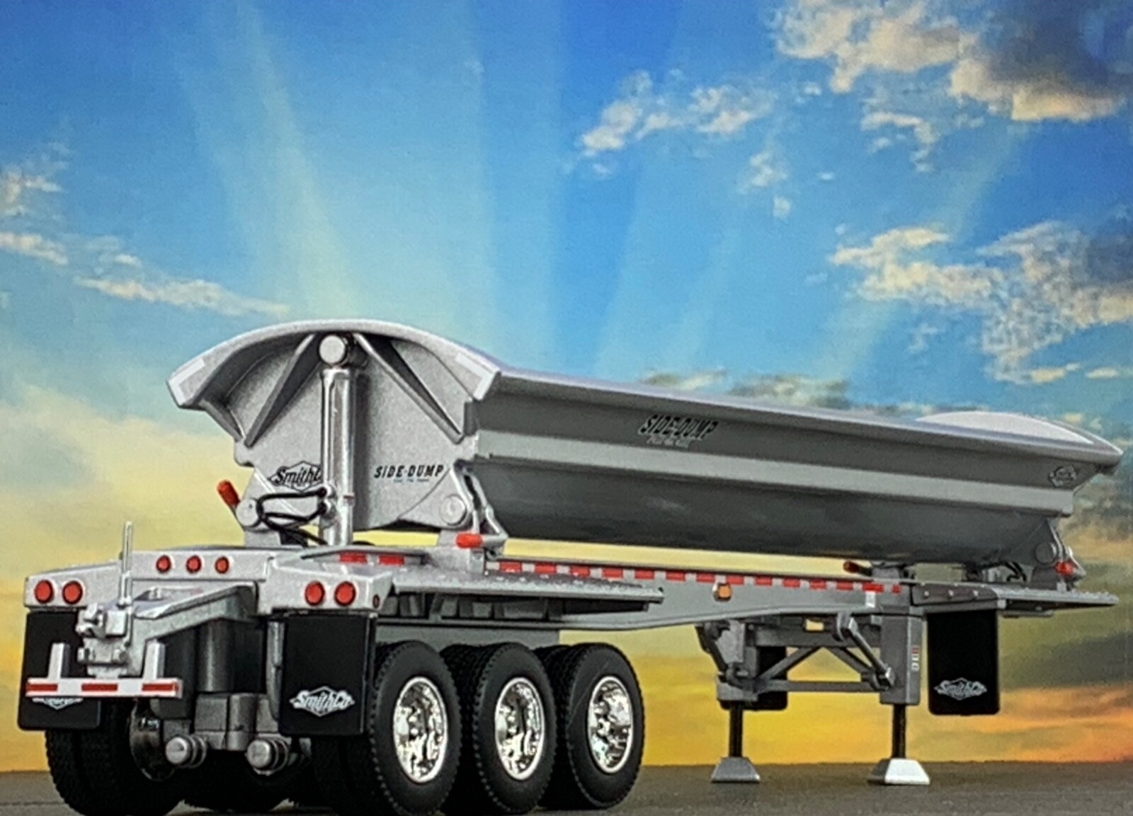 1/64 DCP SILVER SMITHCO TRI-AXLE SIDE DUMP TRAILER